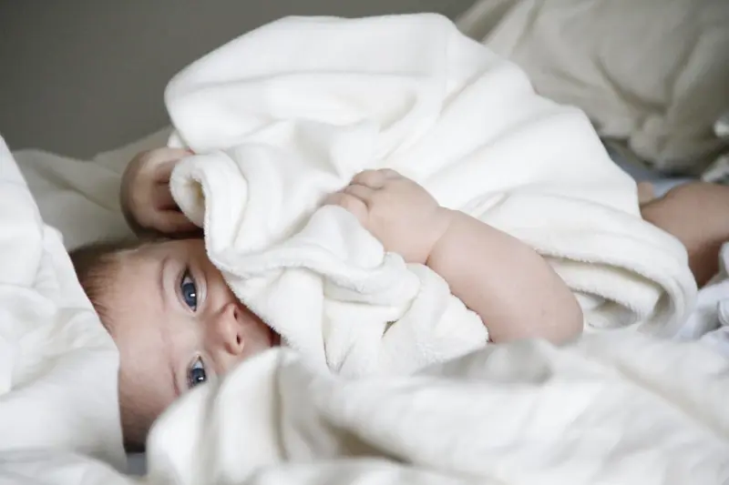 Matelas pour bébé : guide complet pour bien choisir en 2026
