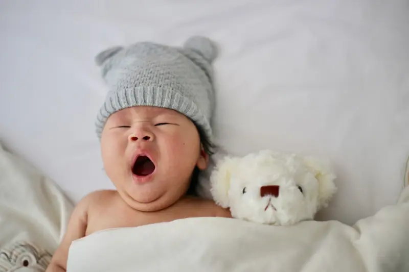 Sommeil perturbé à 7 mois : causes et solutions efficaces